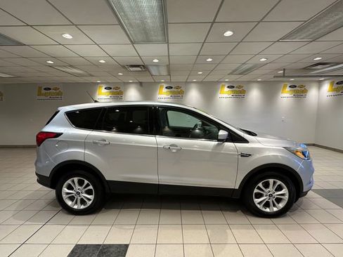 Used 2019 Ford Escape SE image 3