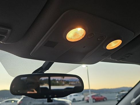 Used 2016 GMC Acadia SLE image 28