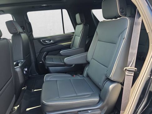 Used 2024 GMC Yukon SLT w/ SLT Premium Package AWD/4WD image 16
