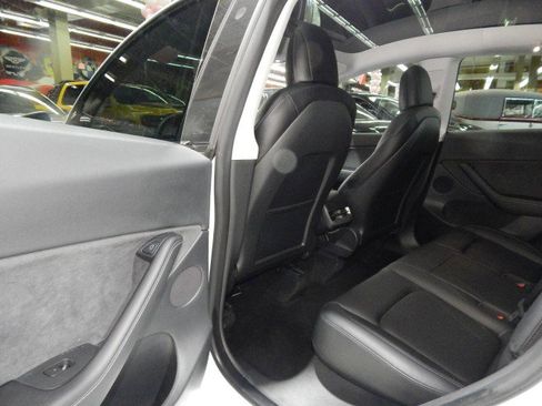 Used 2021 Tesla Model Y Performance image 29