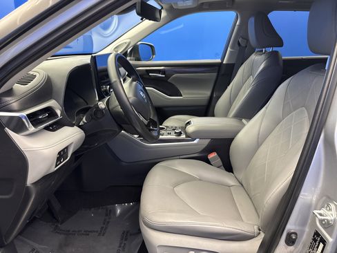 Used 2023 Toyota Highlander Platinum AWD/4WD image 12