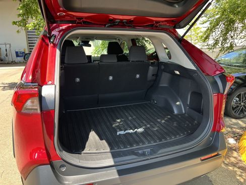 Used 2025 Toyota RAV4 LE AWD/4WD image 25