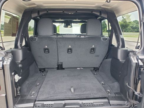 Used 2026 Jeep Wrangler Unlimited Rubicon AWD/4WD image 27