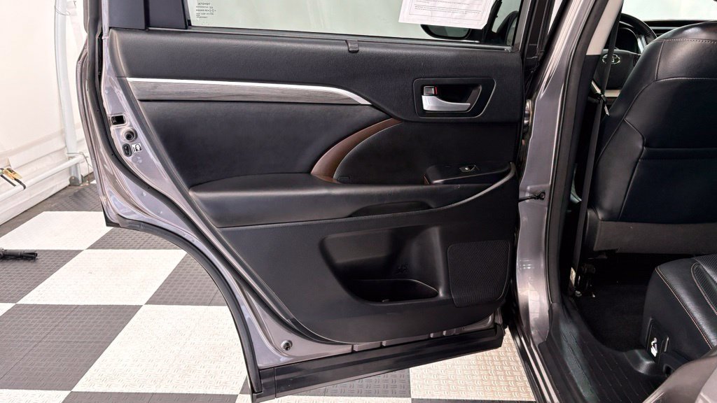 Used 2018 Toyota Highlander Limited AWD/4WD image 22
