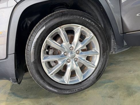 Used 2015 Jeep Cherokee Limited w/ Luxury Group FWD image 27