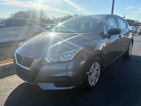 Used 2021 Nissan Versa S image 3