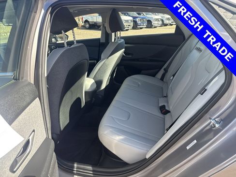 Used 2024 Hyundai Elantra Limited image 18