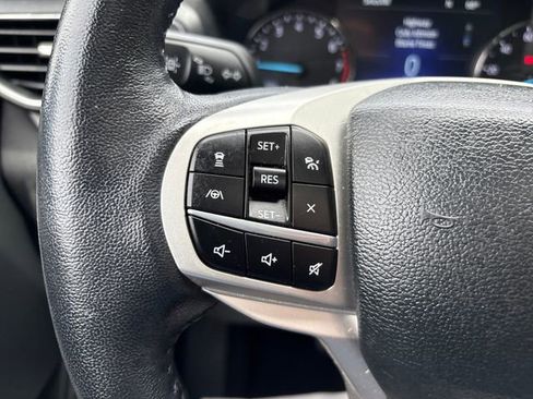 Used 2023 Ford Explorer XLT w/ Equipment Group 202A AWD/4WD image 11