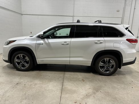 Used 2019 Toyota Highlander Limited Platinum AWD/4WD image 7