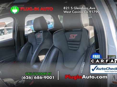 Used 2018 Ford Focus ST w/ Equipment Group 402A image 9