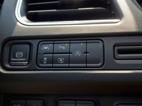 Used 2023 GMC Yukon XL SLT w/ SLT Premium Package AWD/4WD image 39