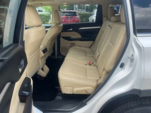 Used 2018 Toyota Highlander XLE AWD/4WD image 26