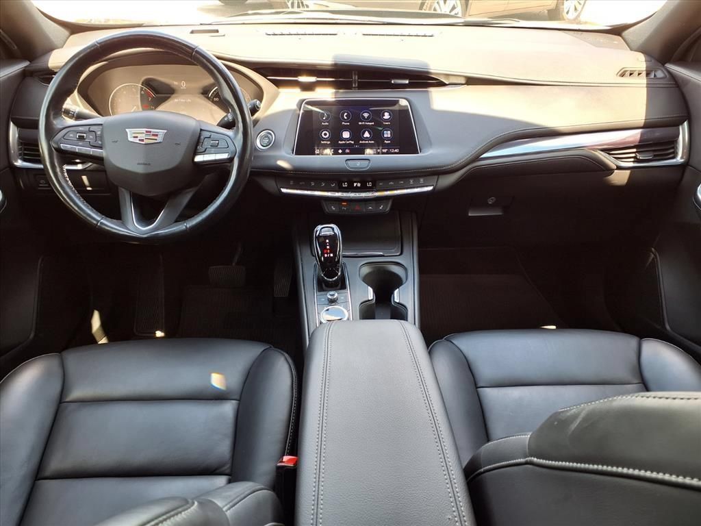Used 2023 Cadillac XT4 Luxury w/ Cold Weather Package FWD image 15
