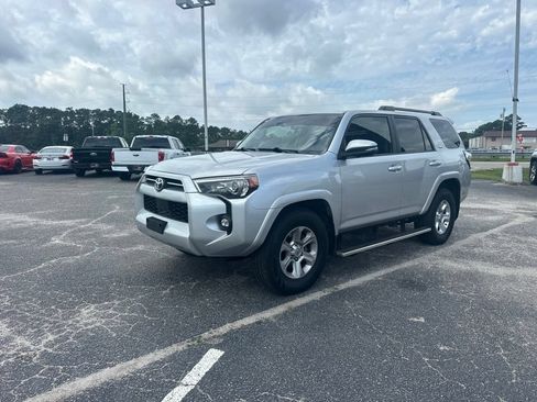 Used 2021 Toyota 4Runner SR5 Premium w/ Moonroof Package RWD image 7