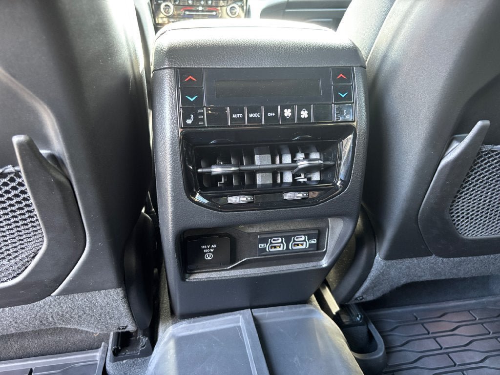 Used 2022 Jeep Grand Cherokee Summit w/ Advanced Protech Group IV AWD/4WD image 34