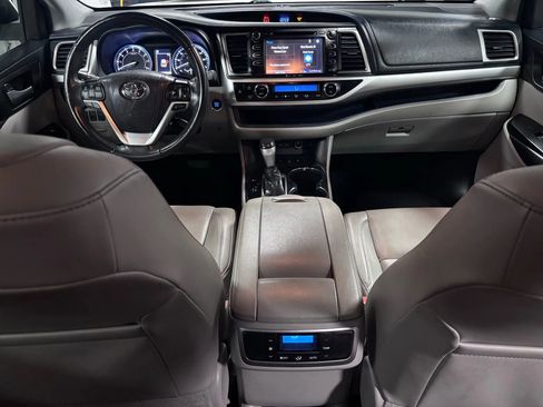 Used 2019 Toyota Highlander XLE image 20