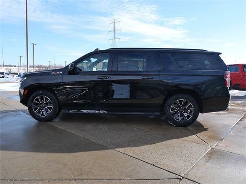 Used 2023 Chevrolet Suburban Z71 w/ Z71 Off-Road Package image 4