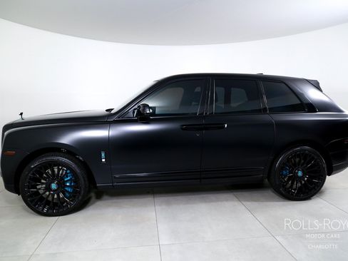 Used 2024 Rolls-Royce Cullinan AWD/4WD image 3