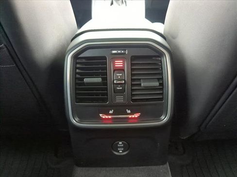 Used 2020 Porsche Macan S image 18