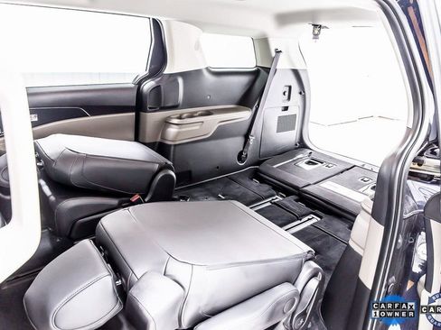 Used 2025 Kia Carnival LXS image 36