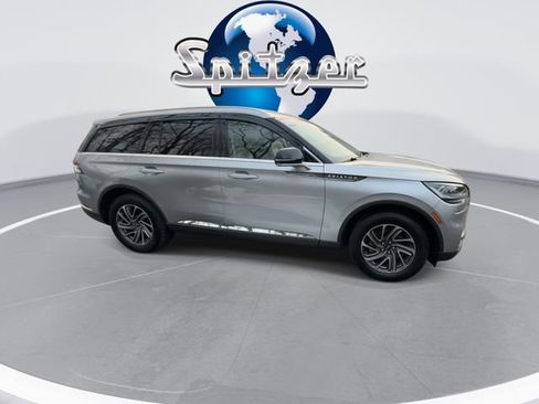 Used 2023 Lincoln Aviator AWD image 2