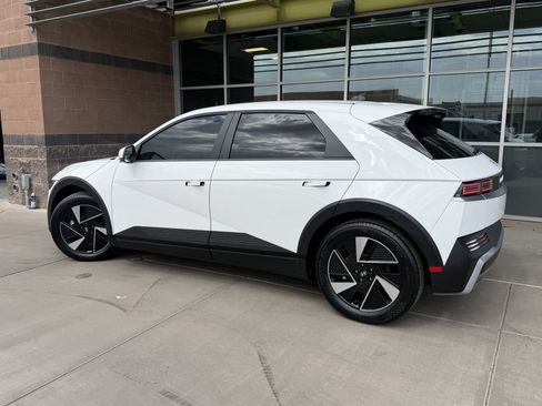 Used 2025 Hyundai Ioniq 5 SE RWD image 5