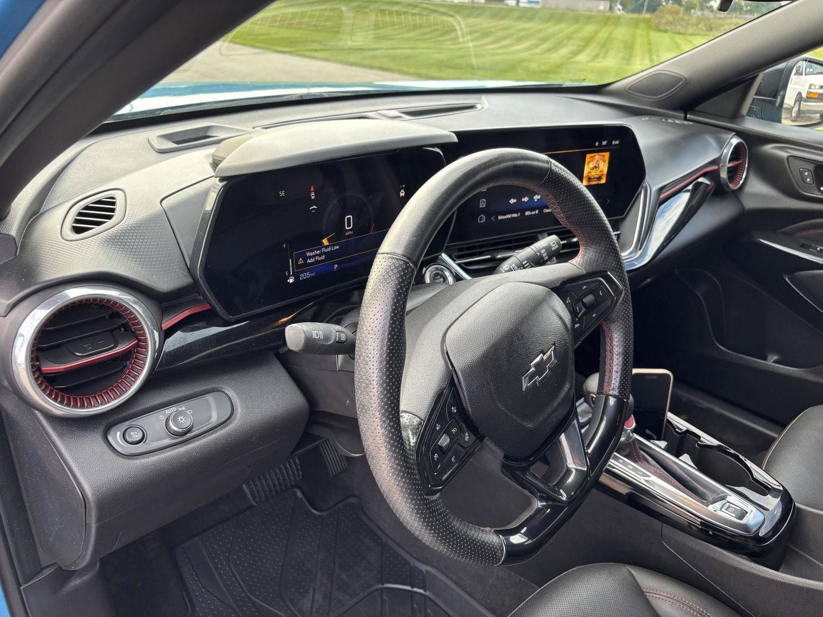 Used 2025 Chevrolet Trax RS w/ Driver Confidence Package FWD image 18
