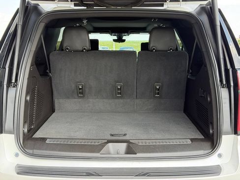 Used 2021 Chevrolet Suburban High Country AWD/4WD image 9