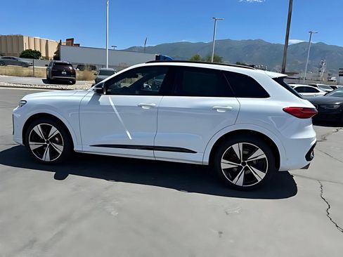 New 2026 Audi SQ5 Prestige AWD/4WD image 7