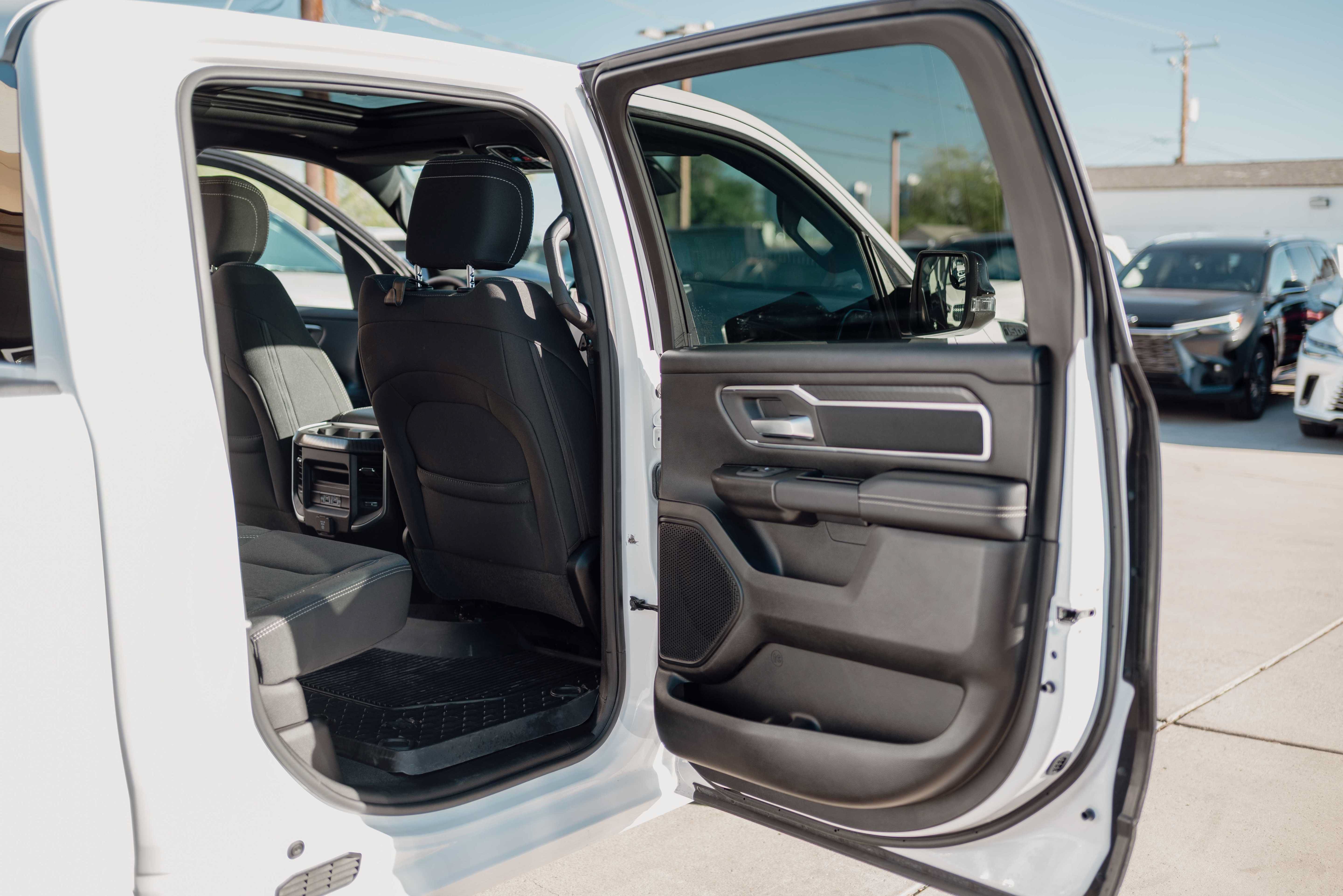 Used 2025 RAM 1500 Big Horn AWD/4WD image 12