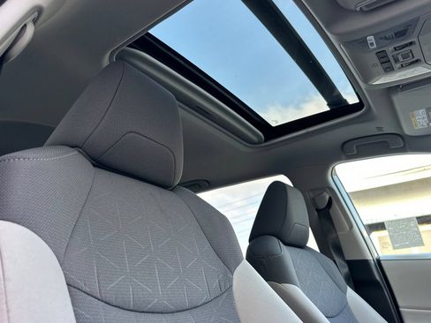 Used 2025 Toyota RAV4 XLE w/ Convenience Package FWD image 21