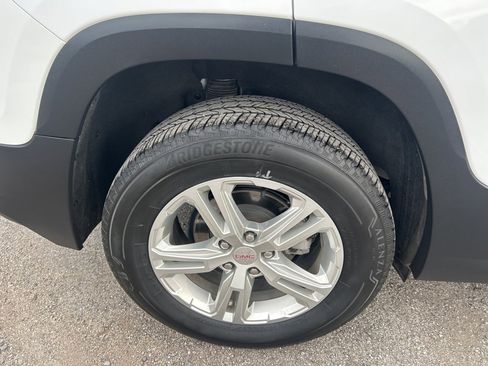 Used 2024 GMC Terrain SLE image 5