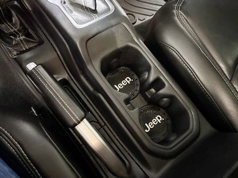 Used 2018 Jeep Wrangler Unlimited Sahara w/ Uconnect 4C Nav & Sound Group image 15