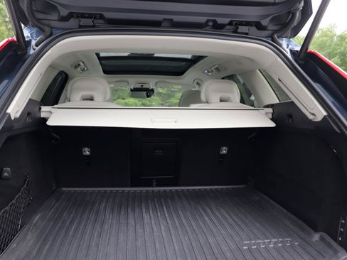 Used 2021 Volvo XC60 T8 Inscription w/ Protection Package Premier AWD/4WD image 9