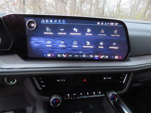 New 2026 Chevrolet Suburban Premier image 5