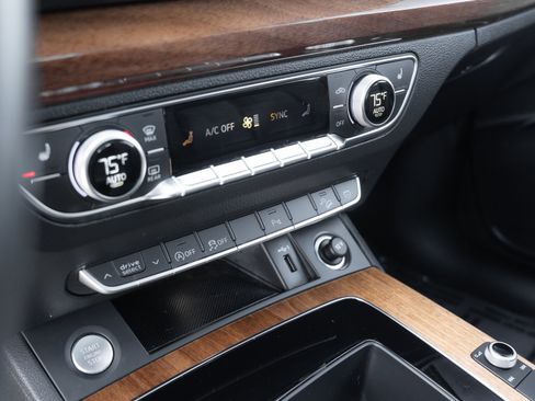 Certified 2023 Audi Q5 2.0T Premium w/ Convenience Package image 14