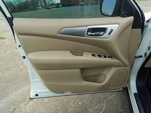 Used 2019 Nissan Pathfinder SL image 19