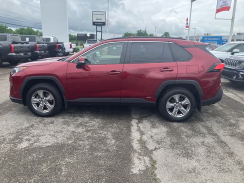 Used 2022 Toyota RAV4 LE AWD/4WD image 4