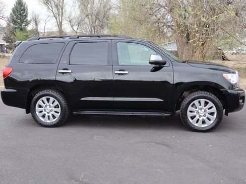 Used 2011 Toyota Sequoia Platinum image 3