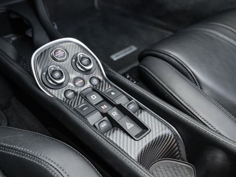 Used 2020 McLaren 570S Spider RWD image 22