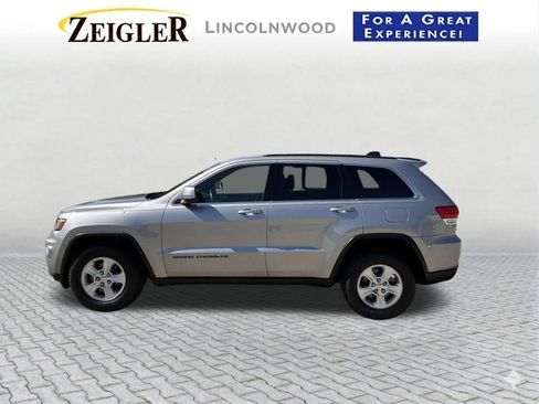 Used 2017 Jeep Grand Cherokee Laredo AWD/4WD image 3