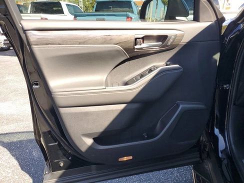 New 2026 Toyota Highlander Limited image 11