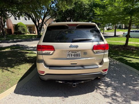 Used 2014 Jeep Grand Cherokee Laredo w/ 18" Wheel & 8.4" Radio Group image 2