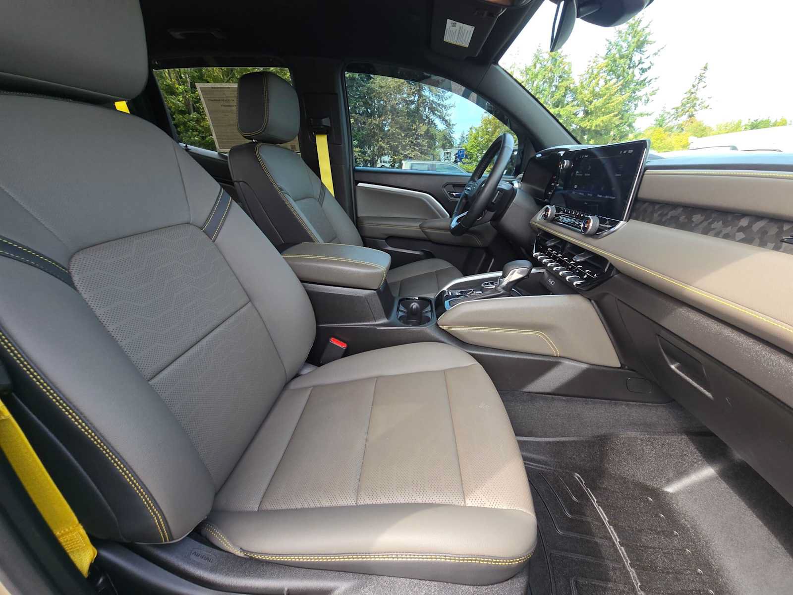 Used 2024 Chevrolet Colorado ZR2 w/ ZR2 Convenience Package III AWD/4WD image 11
