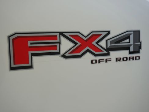 Used 2023 Ford F350 Lariat w/ Chrome Package image 9