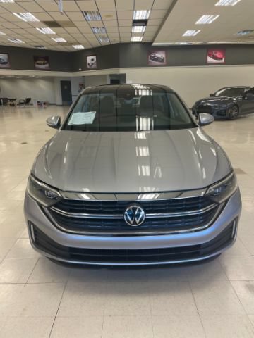Used 2023 Volkswagen Jetta SEL FWD image 2