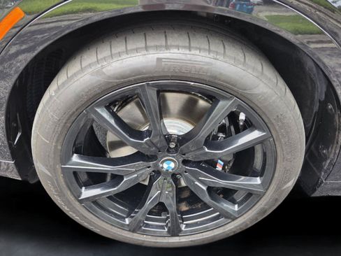 Used 2022 BMW X7 M50i w/ Dynamic Handling Package AWD/4WD image 9