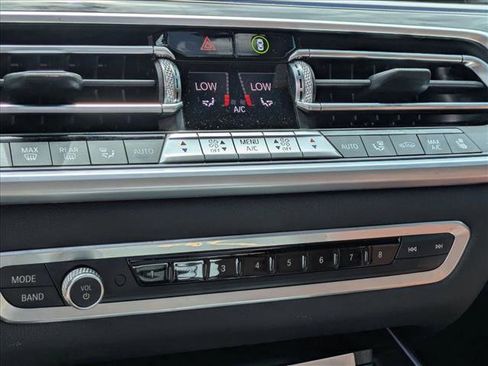 Used 2021 BMW X7 M50i w/ Dynamic Handling Package image 9