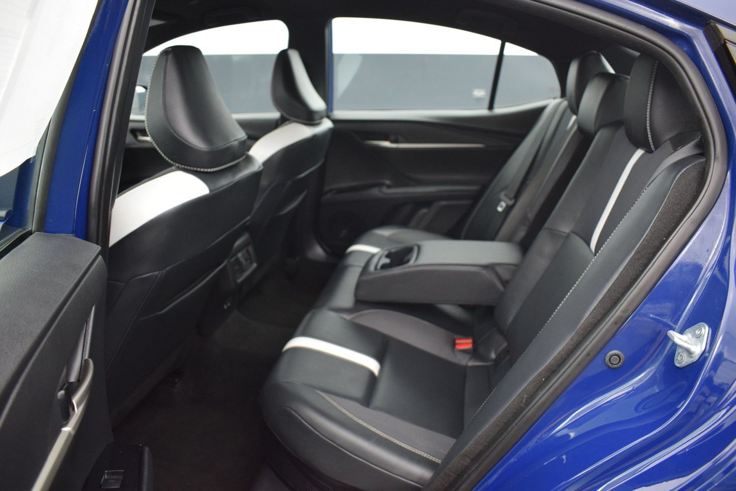 Used 2025 Toyota Camry SE FWD image 12