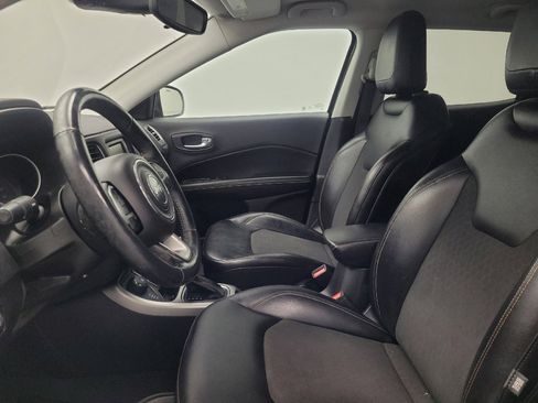Used 2018 Jeep Compass Latitude AWD/4WD image 17